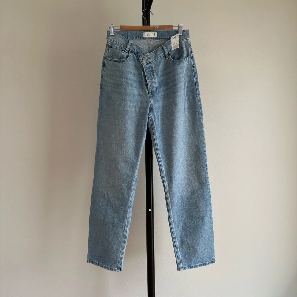 NWT Abercrombie & Fitch Women's The Dad High Rise Jeans Size 29/ 8R - Picture 2 of 7